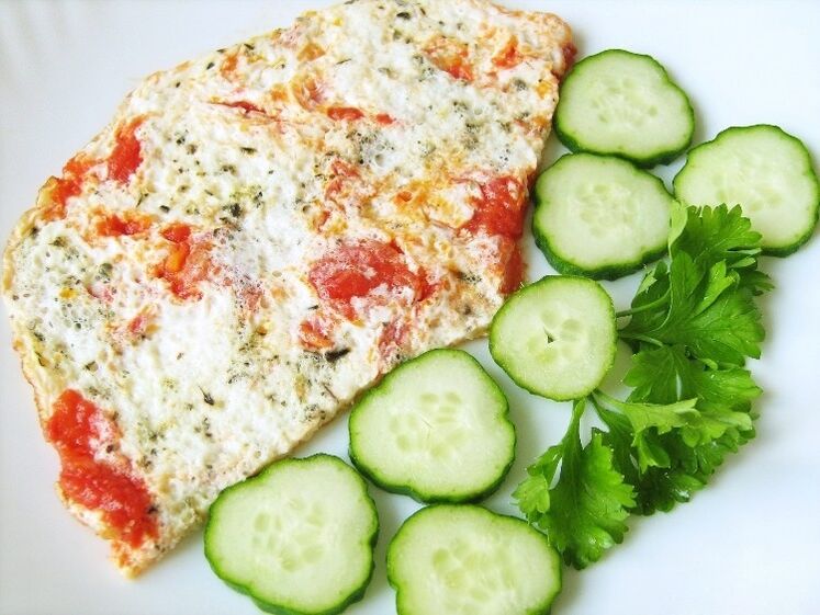 Protein omelet with cheese and vegetables - a delicious breakfast option on an egg diet