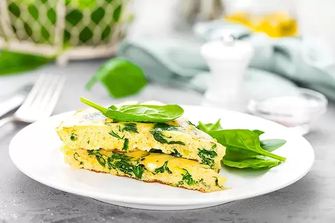omelet with herbs on a carb-free diet